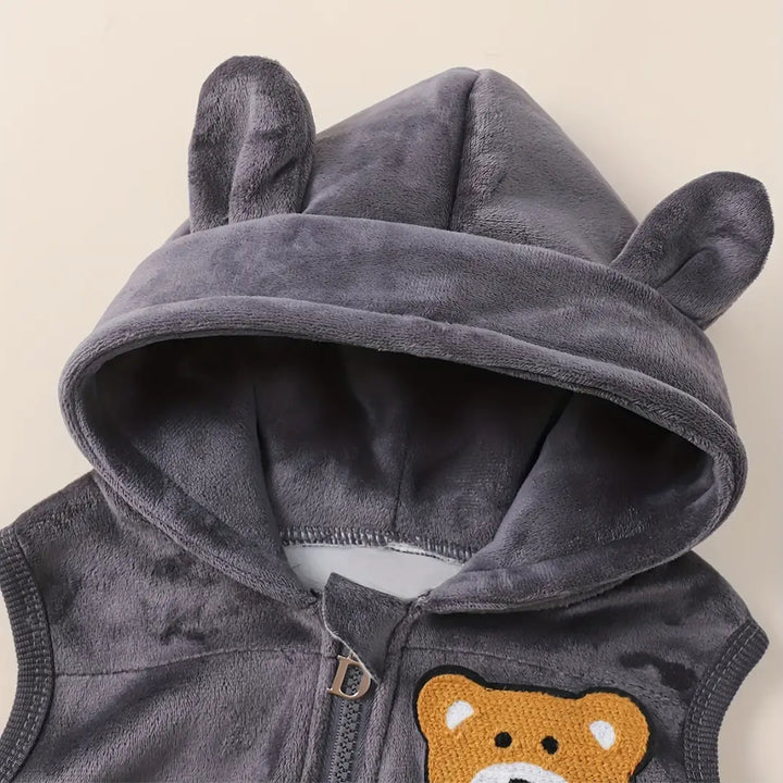 Capuz do colete com orelhinhas do conjunto bebê cinza, interior macio para dias frios.