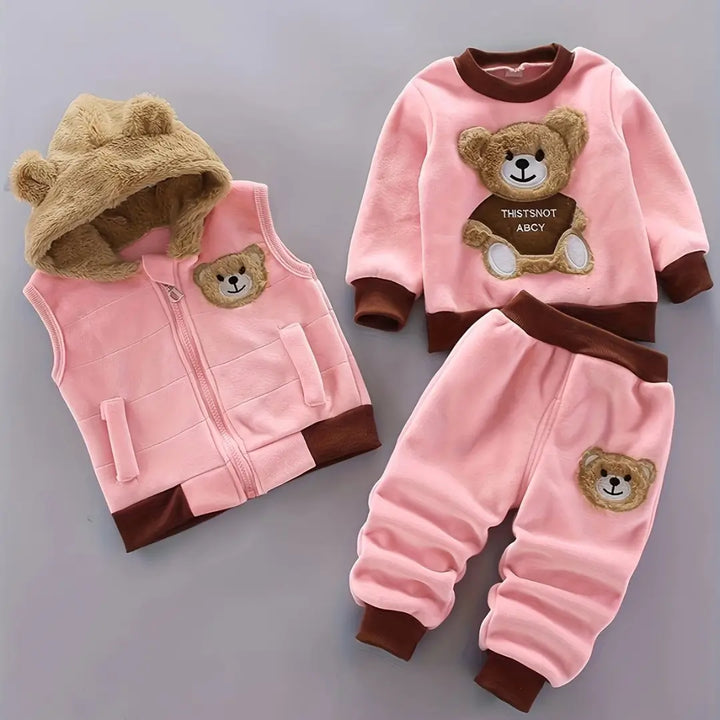 Conjuntos Rosa Amendoim lado a lado, moletom com aplique e calça com punhos.