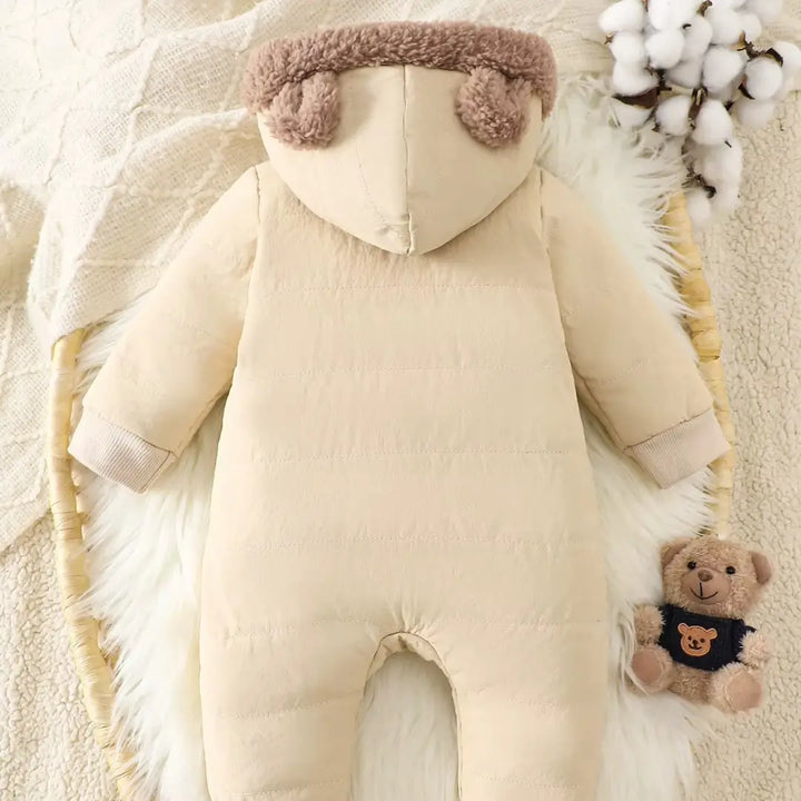 Costas do Macacão de Bebê Bege SoftHug™ com capuz peluciado e orelhinhas