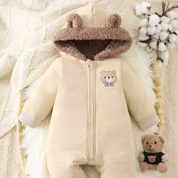 Macacão de Bebê Bege Neve Conforto Supremo SoftHug™ – Teddy Bear Premium