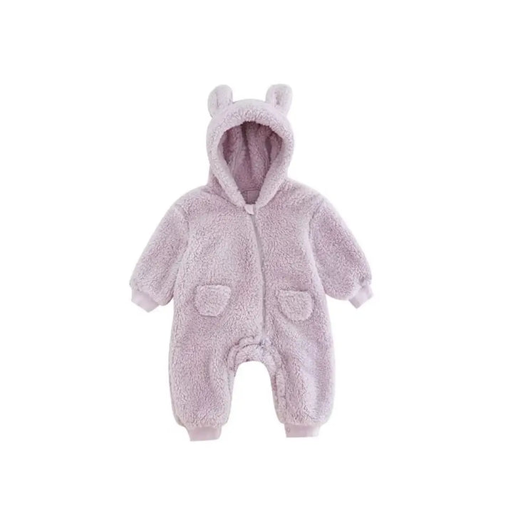 Macacão Teddy Luna Lavanda Materna Kid, pelúcia SoftHug™ supermacia que aquece o bebê com delicadeza e charme